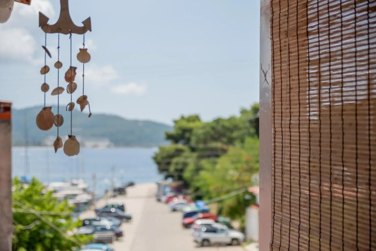 Cristina Apartment Neos Marmaras